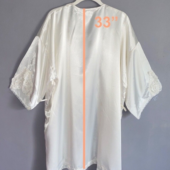 Vtg VICTORIA'S SECRET Sequin Lace Trim Ivory Cream Satin Robe Bridal Robe - Picture 8 of 9